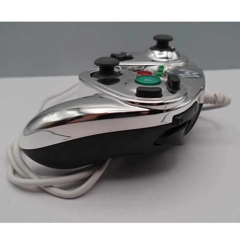 PDP Wired Fight Pad Metal Mario Chrome Edition Nintendo Wii Wii U Controller